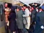 日本挤地铁实拍——超级夸张