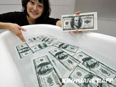 你从未尝试过的新奇沐浴：用“钞票“洗澡